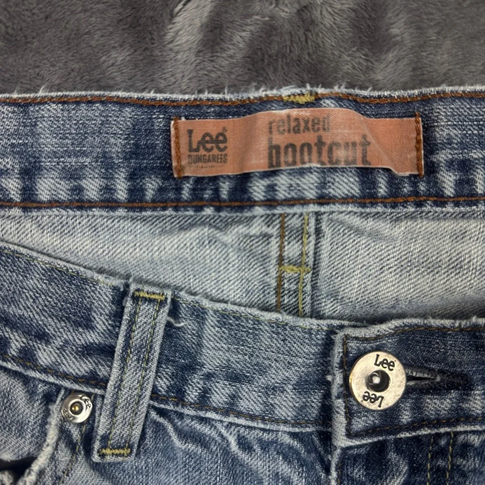 Lee Jeans Pants Mens 36x32 Blue Relaxed Bootcut Distressed Light Wash Dungarees